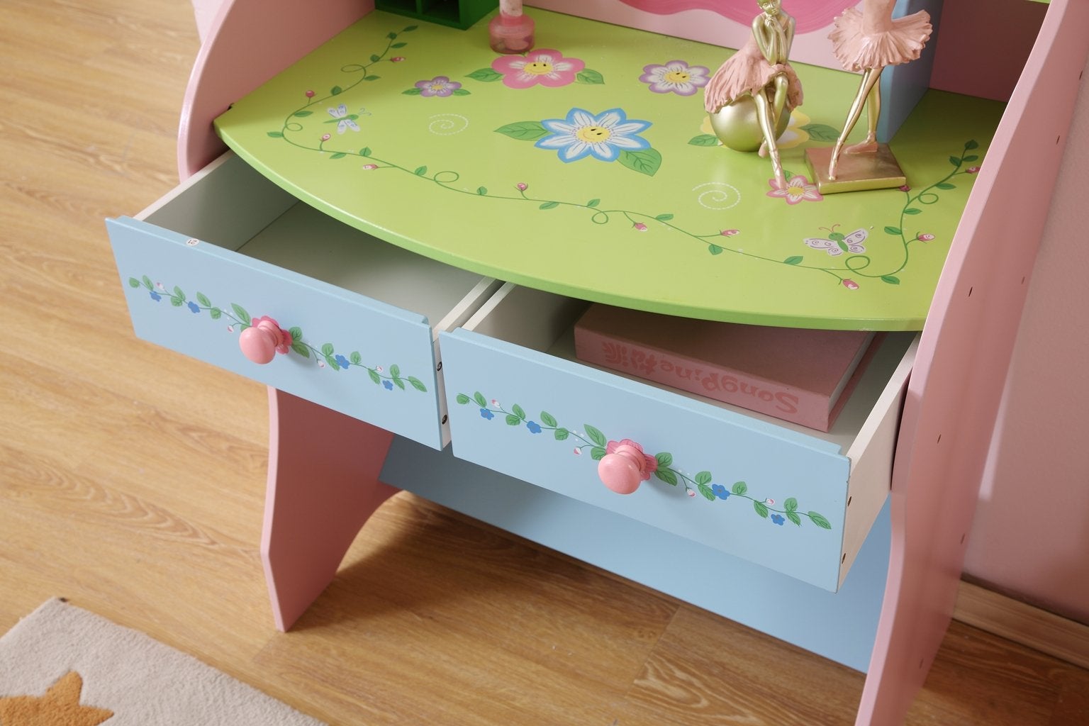 Girl‘s Dressing Table with Chair